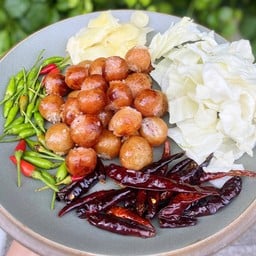 ไส้กรอกอีสานชุด30ลูกพร้อมเครื่องเคียง