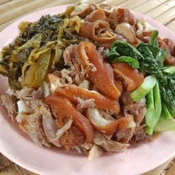 ข้าวขาหมูใส่ไส้