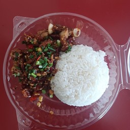 หมูกรอบผัดหม่าล่าเผ็ดร้อน