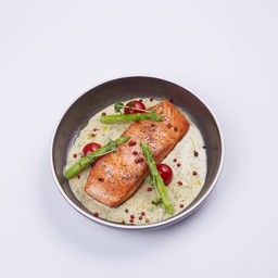 Salmon steak with herb sauce 250g.