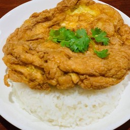 ไข่เจียวไก่สับราดข้าว