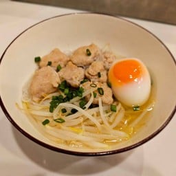 ก๋วยเตี๋ยวน้ำใสหมูเด้ง (ไม่รวมไข่)