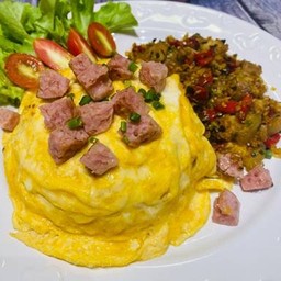 ข้าวไข่ข้นแหนม หมูสามชั้นคั่วพริกเกลือ