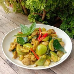 ข้าวไก่ผัดแกงเขียวหวาน