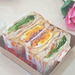 แซนด์วิชเกาหลีและสลัดผัก@ลำโพ