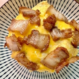 ข้าวสองชั้นกรอบรวนไข่