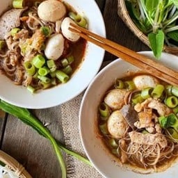 เจ๊จ๋า ก๋วยเตี๋ยวเรือรสเด็ด ท่าพระ