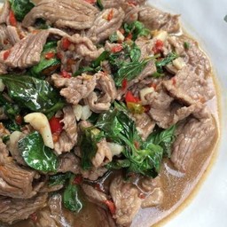 ข้าวเนื้อผัดโหระพา