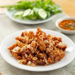 ข้าวหมูทอดกระเทียม