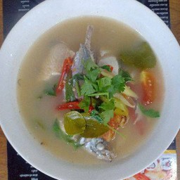 ต้มยำปลากระพงใบกระเพรา