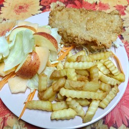 สเต็กอกไก่ทอด+สลัดผลไม้+เฟรนฟราย