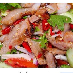 ยำคอหมูย่าง