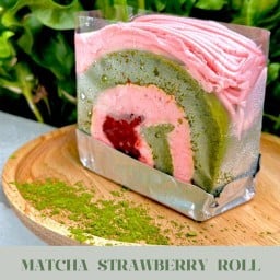 Matcha Strawberry Roll