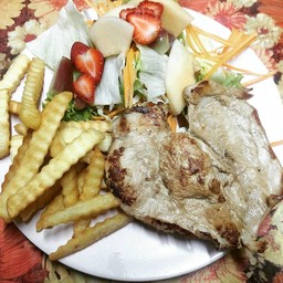 สเต็กอกไก่ย่าง+เฟรนฟราย+สลัดผลไม้