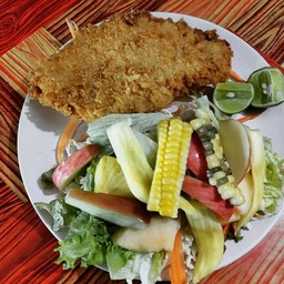 สลัดผลไม้+อกไก่ทอด