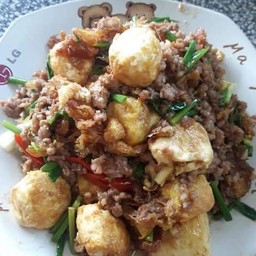 ข้าวเต้าหู้หมูสับผัดน้ำมันหอย