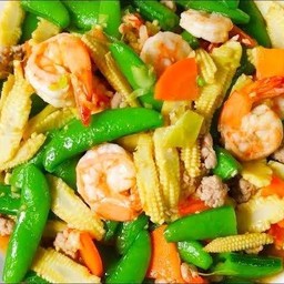 ข้าวผัดผักรวมกุ้ง