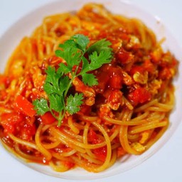 สปาเก็ตตี้ซอสแดงแฮมไก่