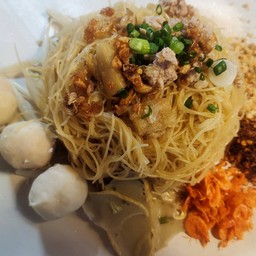 ก๋วยเตี๋ยวแห้งโบราณ ตุ๊กตา หมู่บ้านเอื้ออาทรบึงกุ่ม