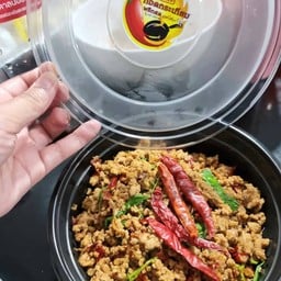 หมูทอดกระเทียมพริกสด x กะเพราพริกแห้งสูตรเด็ด 🌶🧄 ย่านจรัญฯ