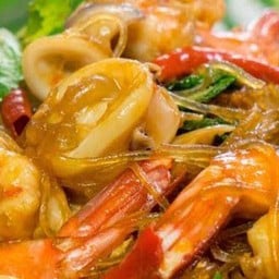 ร้านเรื่องของข้าวกระเพราพริกแห้ง