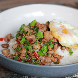 ข้าวกะเพราเนื้อ