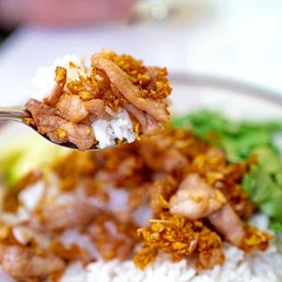 ข้าวหมูกระเทียม