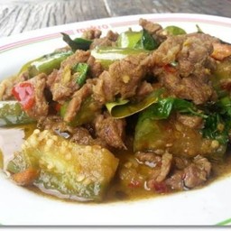 ข้าวเนื้อผัดแกงเขียวหวาน