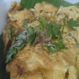 ไข่เจียวหมูสับราดข้าวไข่ 2 ใบ