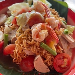 ตำมาม่ากุ้งสุกหมูยอ