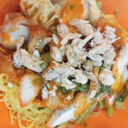 บะหมี่เกี๊ยว หมูแดง ปู