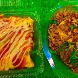 168 ลูกชิ้นทอด ตลาดนัดรถไฟ Udon Thani