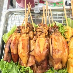 ปลาหมึกย่างรสเด็ด ลาดพร้าว87 เเยก 1 (ข้างเซเว่น)