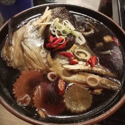 หัวปลาแซลมอนต้มซีอิ๊ว