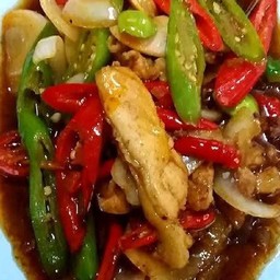 ข้าวไก่ผัดพริกสด