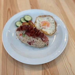 ข้าวผัดเบค่อน+ไข่ดาว