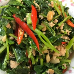 คะน้าหมูสับ+ไข่ดาว