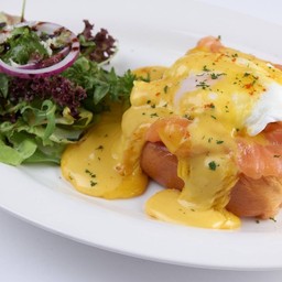 Egg Benedict with smoke salmon