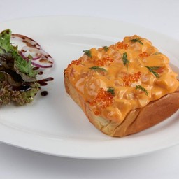 Salmon spicy toast tobiko