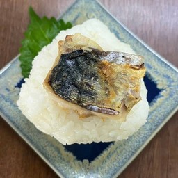 Salted mackerel onigiri(塩サバおにぎり)