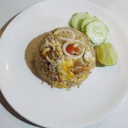 ข้าวผัดปลาหมึก