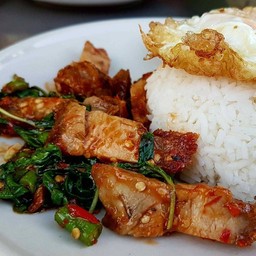 พริกแกงหมูกรอบ+ไข่ดาว