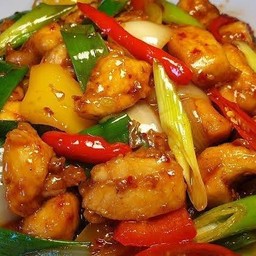 ข้าวไก่ผัดพริกเผา