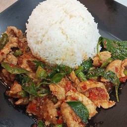 ผัดพริกแกงหมู