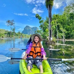 The natural travel พายเรือคายัคคลองหรูด-คลองน้ำใส