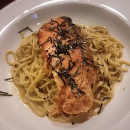 สปาเก็ตตี้แซลมอนซอสครีม