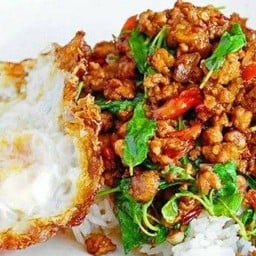 ปุ้ยตามสั่งกระเพราพริกแห้ง