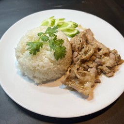 ข้าวหมูกระเทียม