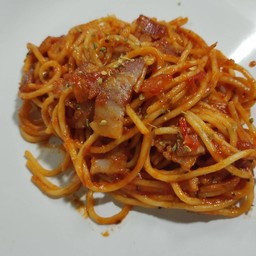 สปาเก็ตตี้ เบคอน ซอสพิซซ่า