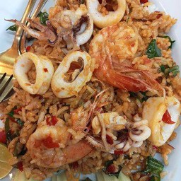 ข้าวผัด ต้มยำทะเล